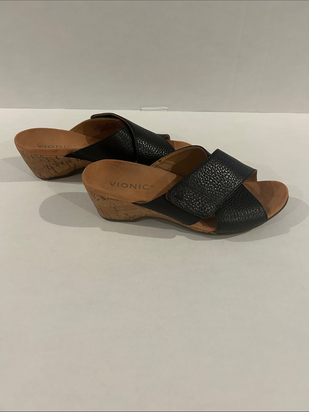 Vionic size 7 black leather cork wedge sandals